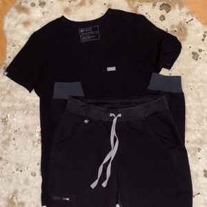 Black fig jogger scrub set